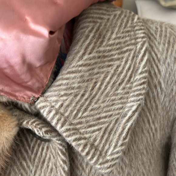 Vintage Winter Coat with fur collar - Picture 3 of 5